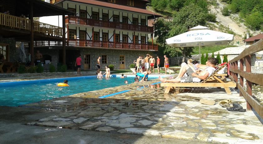 Hotel & Camping Etno Selo Vrelo Berane Exterior foto